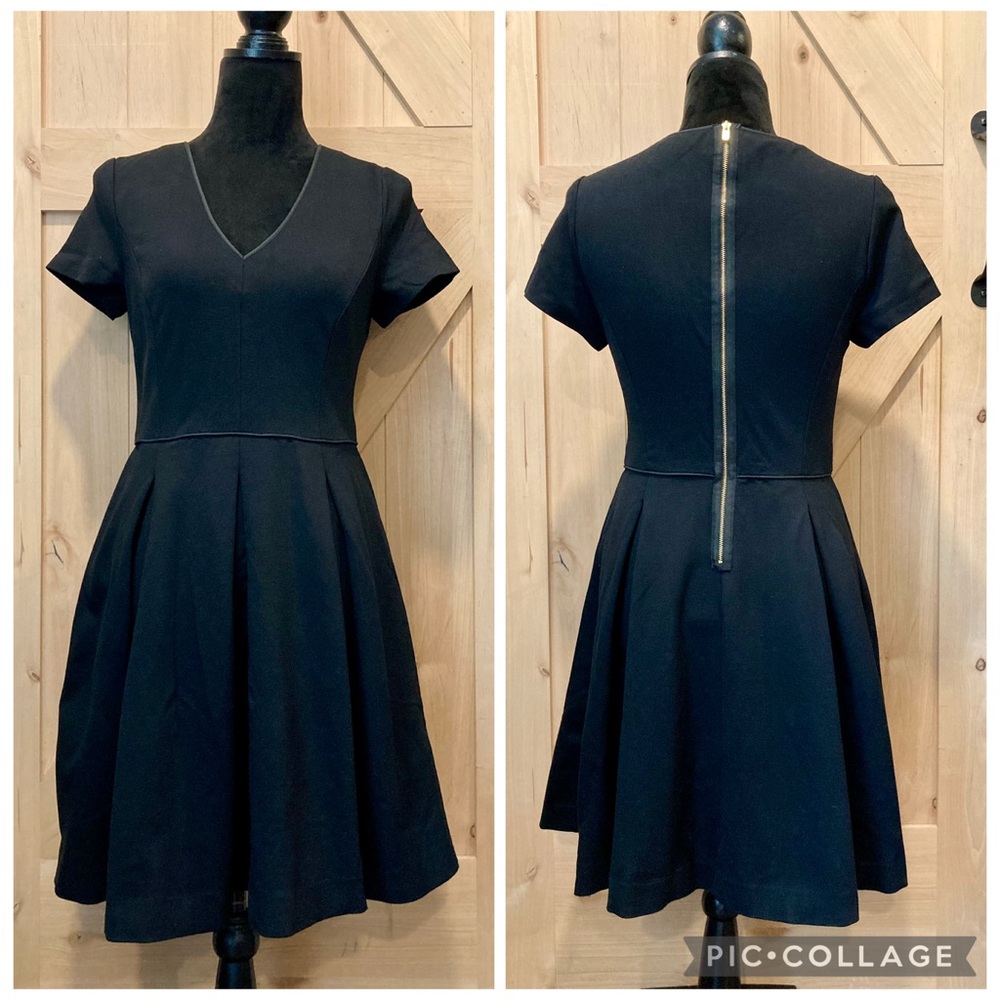 Banana Republic Black Dress with Short Sleeves and V-Neck Stretchy Size 6